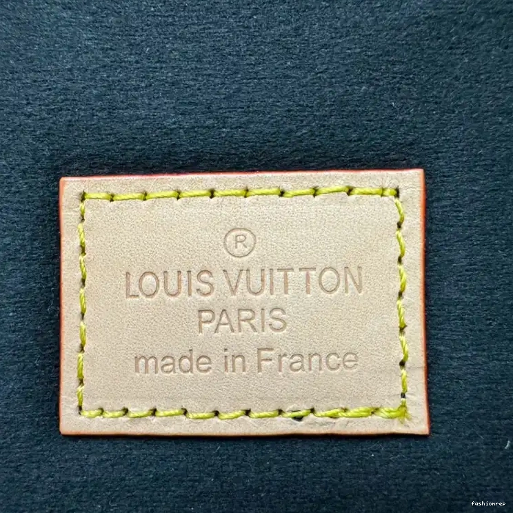 Fashionrepsfam ru LV 2411YA0169 Bags 0825